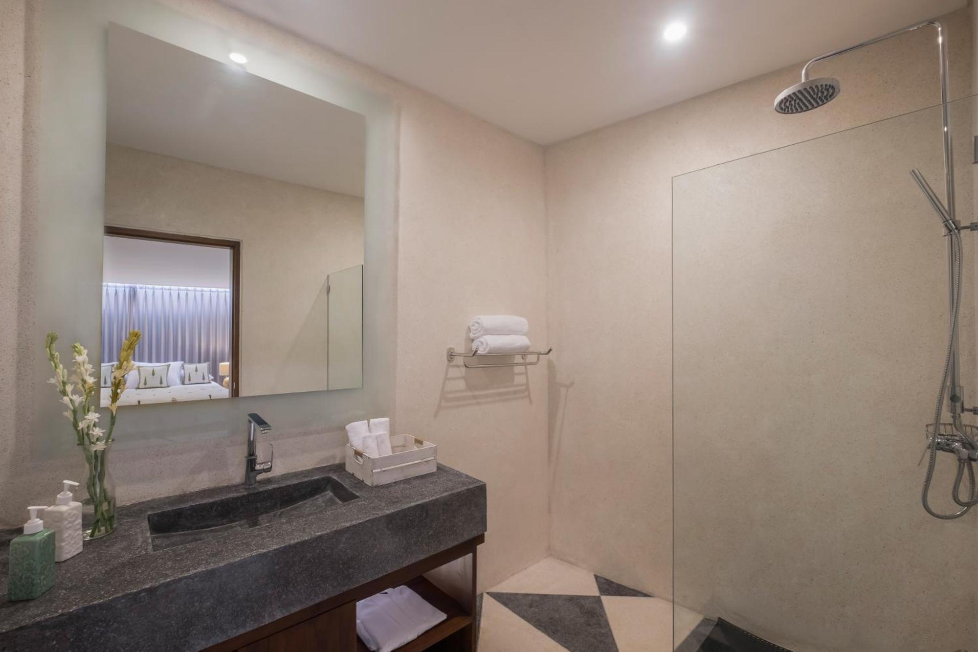Villa Manggala - 13 Mins Walk To Berawa Beach Canggu  Exterior photo